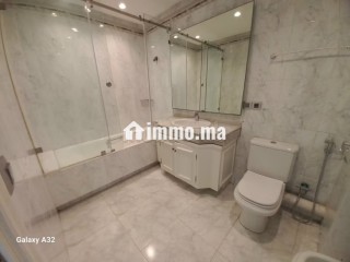 Très bel appartement en location à Racine. 5 pièces. Service de concierge et climatisation - Appartement à louer - Casablanca