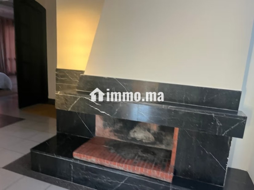 Villa à louer à Ain Diab. Piscine et terrasse Superficie 400 m². Tout confort climatiseur et cheminée - Location Immobilier - Casablanca - photo 5