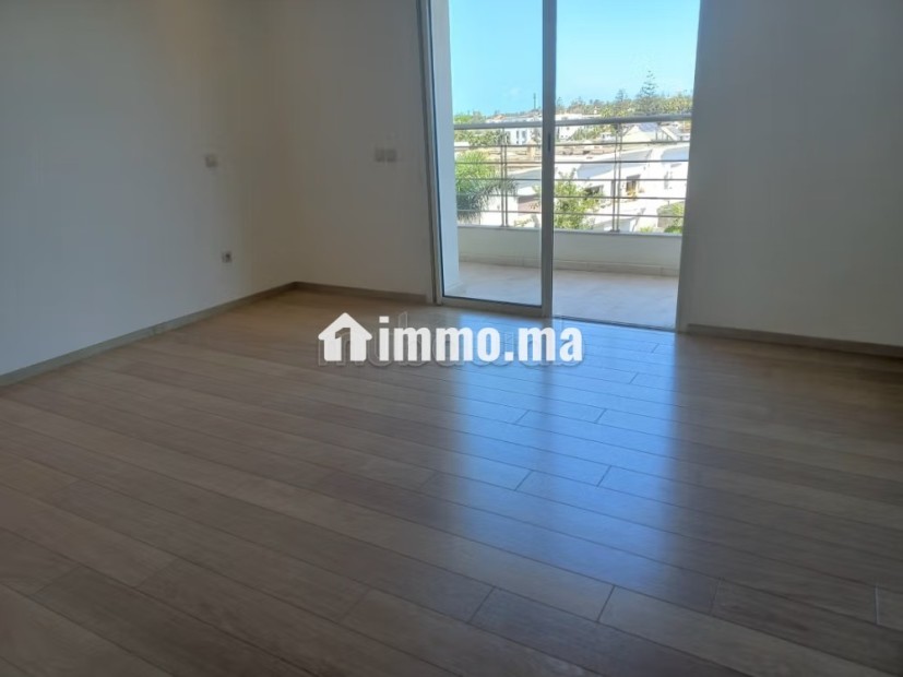 Location d'un appartement à Ain Diab. 3 chambres agréables. Terrasse et ascenseur - Location Immobilier - Casablanca - photo 6