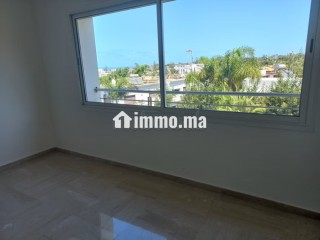 Location d'un appartement à Ain Diab. 3 chambres agréables. Terrasse et ascenseur - Appartement à louer - Casablanca
