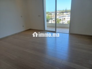 Location d'un appartement à Ain Diab. 3 chambres agréables. Terrasse et ascenseur - Appartement à louer - Casablanca