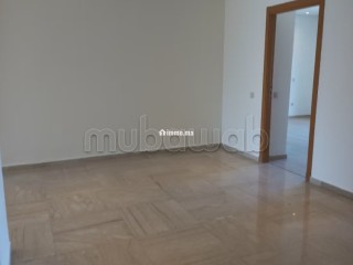 Location d'un appartement à Ain Diab. 3 chambres agréables. Terrasse et ascenseur - Appartement à louer - Casablanca