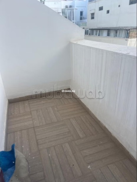 Au centre du quartier Triangle d'Or appartement meublé en location avec terrasse. 2 chambres. 2 salles de bain. Place de parking - Location Immobilier - Casablanca - photo 6