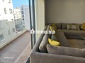Au centre du quartier Triangle d'Or appartement meublé en location avec terrasse. 2 chambres. 2 salles de bain. Place de parking - miniature 1