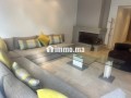 Au centre du quartier Triangle d'Or appartement meublé en location avec terrasse. 2 chambres. 2 salles de bain. Place de parking - miniature 3