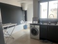 Au centre du quartier Triangle d'Or appartement meublé en location avec terrasse. 2 chambres. 2 salles de bain. Place de parking - miniature 7