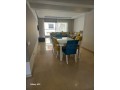 Au centre du quartier Triangle d'Or appartement meublé en location avec terrasse. 2 chambres. 2 salles de bain. Place de parking - miniature 8