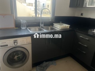 Au centre du quartier Triangle d'Or appartement meublé en location avec terrasse. 2 chambres. 2 salles de bain. Place de parking - Appartement à louer - Casablanca