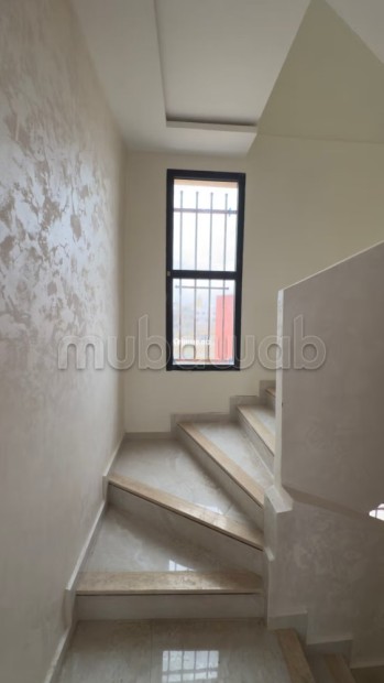 Appartement à l'achat à Al Boustane. 2 pièces. Salon traditionnel et porte blindée - Vente Immobilier - El Jadida - photo 3