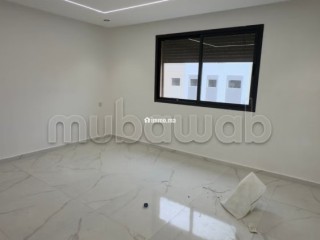 Appartement à l'achat à Al Boustane. 2 pièces. Salon traditionnel et porte blindée - Appartement à vendre - El Jadida