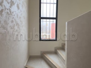 Appartement à l'achat à Al Boustane. 2 pièces. Salon traditionnel et porte blindée - Appartement à vendre - El Jadida