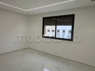 Appartement à l'achat à Al Boustane. 2 pièces. Salon traditionnel et porte blindée - Appartement à vendre - El Jadida