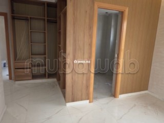 Appartement à l'achat à Al Boustane. 2 pièces. Salon traditionnel et porte blindée - Appartement à vendre - El Jadida