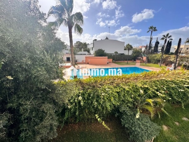 location-de-bureaux-a-cil-hay-salam-surface-totale-800-m2-belle-terrasse-et-jardin-big-0