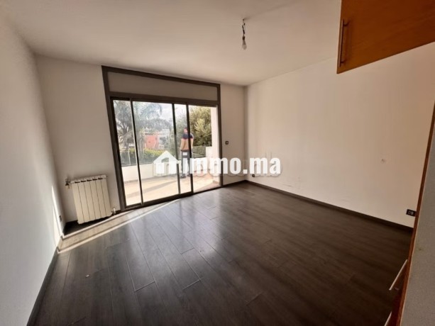location-de-bureaux-a-cil-hay-salam-surface-totale-800-m2-belle-terrasse-et-jardin-big-1