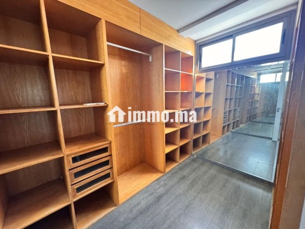 location-de-bureaux-a-cil-hay-salam-surface-totale-800-m2-belle-terrasse-et-jardin-big-7