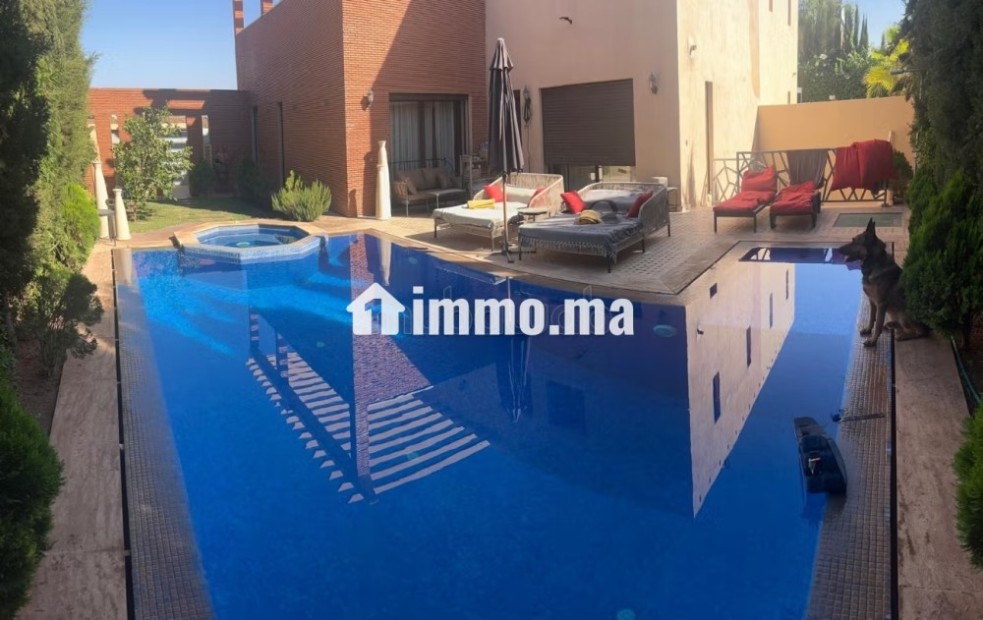 Somptueuse villa à vendre à Route de Tahanaout.
Superficie 400 m².
Meublé - Vente Immobilier - Marrakech - photo 1
