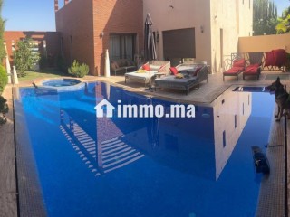 Somptueuse villa à vendre à Route de Tahanaout.
Superficie 400 m².
Meublé - Villa à vendre - Marrakech