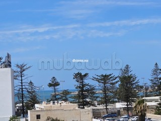 Location saisonnière à Le boulevard Mohammed V. 2 pièces. Porte blindée, sécurité - Appartement à vendre - Essaouira