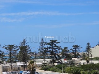 Location saisonnière à Le boulevard Mohammed V. 2 pièces. Porte blindée, sécurité - Appartement à vendre - Essaouira