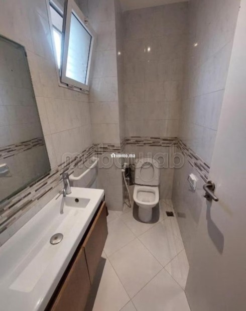 Location d'un appartement à Le boulevard Mohammed V. 2 grandes pièces. Porte blindée et parabole - Vente Immobilier - Essaouira - photo 6