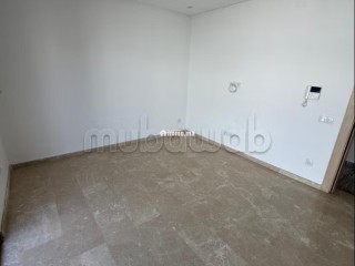 Appartement en vente à Bourgogne Ouest. 1 Pièce. Parking et ascenseur - Appartement à vendre - Casablanca