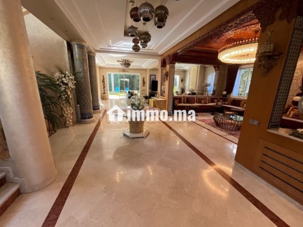 vente-villa-de-luxe-a-ain-diab-extension-5-pieces-confortables-belle-terrasse-et-jardin-big-10