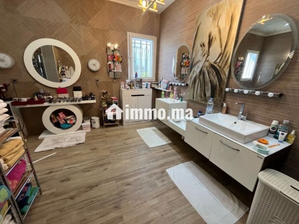 vente-villa-de-luxe-a-ain-diab-extension-5-pieces-confortables-belle-terrasse-et-jardin-big-13
