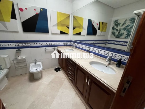 vente-villa-de-luxe-a-ain-diab-extension-5-pieces-confortables-belle-terrasse-et-jardin-big-16