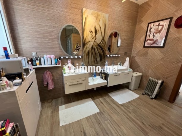 vente-villa-de-luxe-a-ain-diab-extension-5-pieces-confortables-belle-terrasse-et-jardin-big-18
