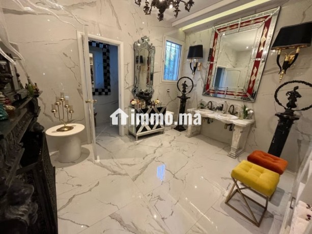 vente-villa-de-luxe-a-ain-diab-extension-5-pieces-confortables-belle-terrasse-et-jardin-big-19