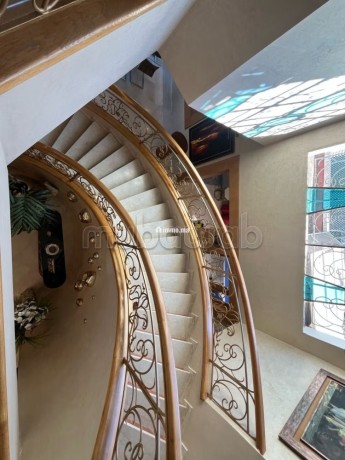 vente-villa-de-luxe-a-ain-diab-extension-5-pieces-confortables-belle-terrasse-et-jardin-big-7