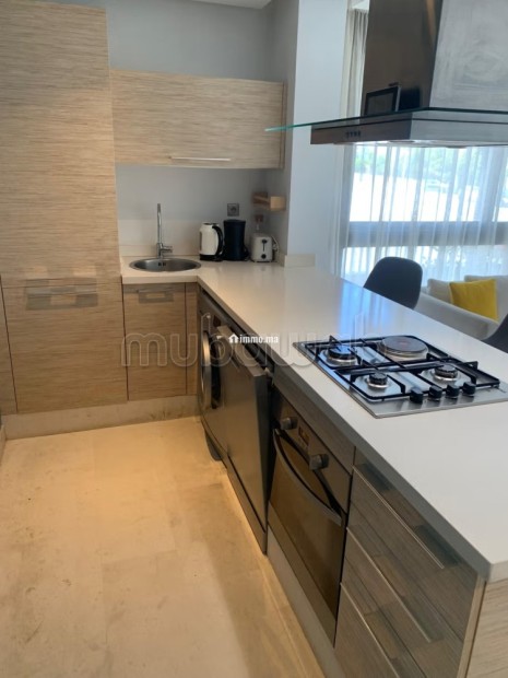 Bel appartement au rez de chaussée en location à Ain Diab Extension.
Surface de 65 m².
Bien meublé - Location Immobilier - Casablanca - photo 4
