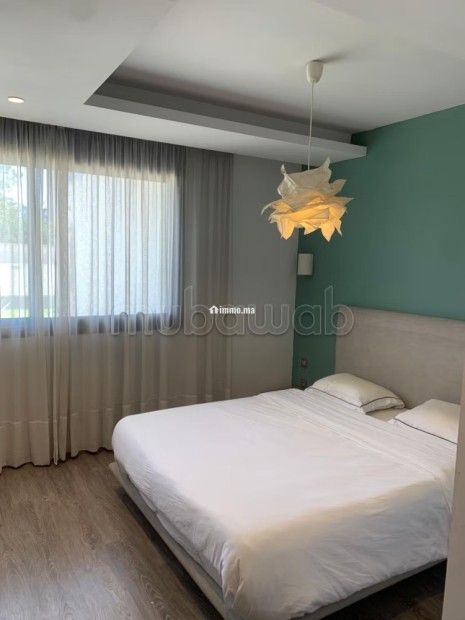 Bel appartement au rez de chaussée en location à Ain Diab Extension.
Surface de 65 m².
Bien meublé - Location Immobilier - Casablanca - photo 5
