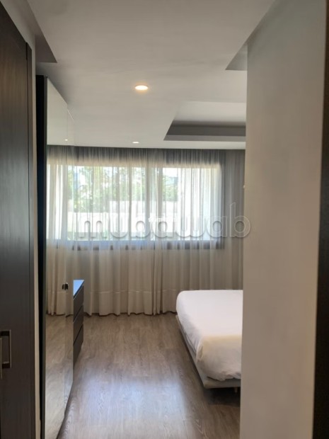 Bel appartement au rez de chaussée en location à Ain Diab Extension.
Surface de 65 m².
Bien meublé - Location Immobilier - Casablanca - photo 6