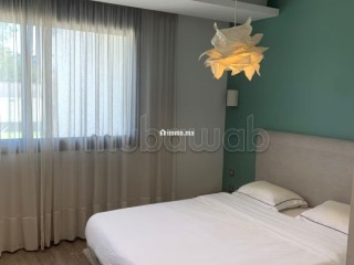 Bel appartement au rez de chaussée en location à Ain Diab Extension.
Surface de 65 m².
Bien meublé - Appartement à louer - Casablanca