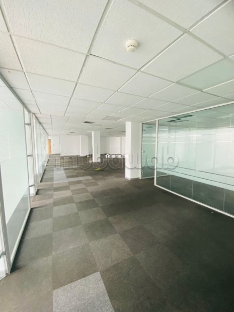 Bureaux à louer à Sidi Maarouf. Superficie 458 m². Avec ascenseur et terrasse - Location Immobilier - Casablanca - photo 1