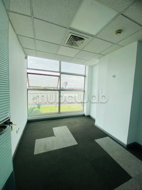 Bureaux à louer à Sidi Maarouf. Superficie 458 m². Avec ascenseur et terrasse - Location Immobilier - Casablanca - photo 2