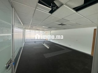 Bureaux à louer à Sidi Maarouf. Superficie 458 m². Avec ascenseur et terrasse - Bureau à louer - Casablanca