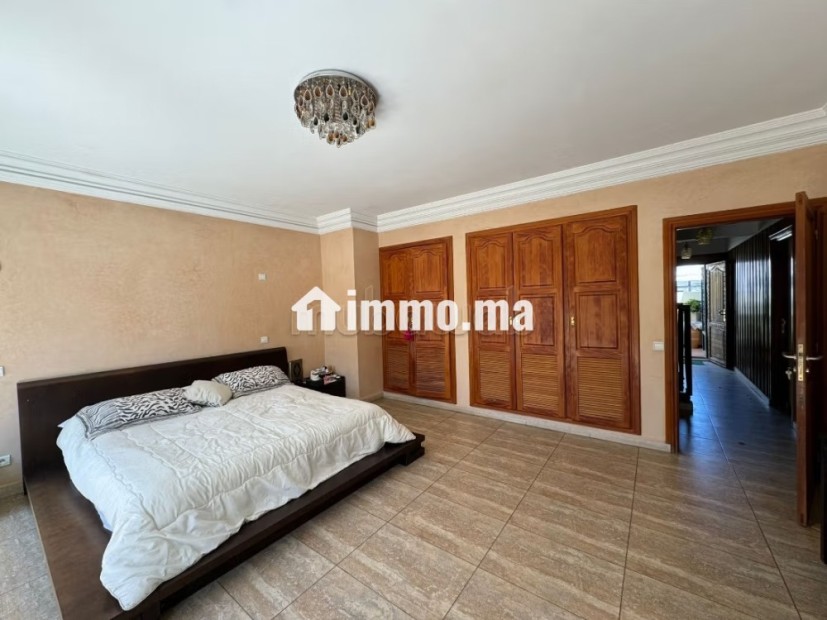 Bel appartement à vendre a 2 Mars.
Surface totale 377 m².
Ascenseur et terrasse - Vente Immobilier - Casablanca - photo 7