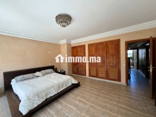 Bel appartement à vendre a 2 Mars.
Surface totale 377 m².
Ascenseur et terrasse - Appartement à vendre - Casablanca