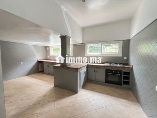Somptueuse villa à louer à CIL Hay Salam. Surface totale 550 m². Antenne parabolique et Porte blindée - Villa à louer - Casablanca