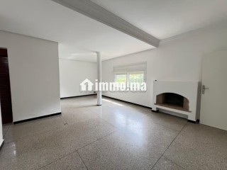 Somptueuse villa à louer à CIL Hay Salam. Surface totale 550 m². Antenne parabolique et Porte blindée - Villa à louer - Casablanca