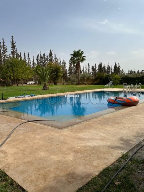 Magnifique villa à louer pour vos vacances à Route d'Agadir Essaouira. Surface totale 10000 m². Salon Marocain et antenne parabolique - Vente Immobilier - Marrakech - photo 2