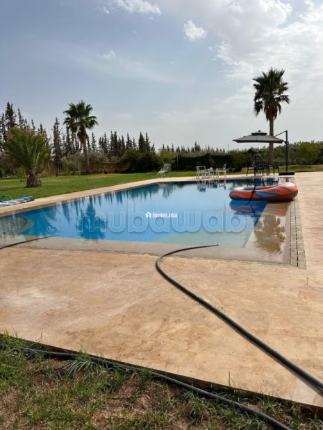 Magnifique villa à louer pour vos vacances à Route d'Agadir Essaouira. Surface totale 10000 m². Salon Marocain et antenne parabolique - Vente Immobilier - Marrakech - photo 6