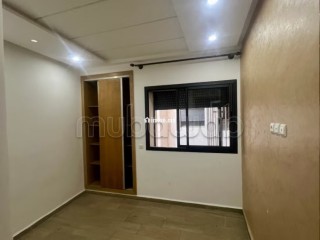 Superbe appartement à louer en Centre. Superficie 90 m². Conciergerie à disposition, système de climatisation - Appartement à louer - Kenitra