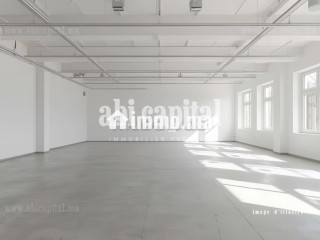 Showroom non aménagé de 239 m² rez‑de‑chaussée - Appartement à louer - Rabat