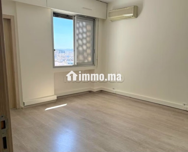Bel appartement en location à Anfa. Superficie 160 m². Résidence avec concierge, climatisation générale - Location Immobilier - Casablanca - photo 3