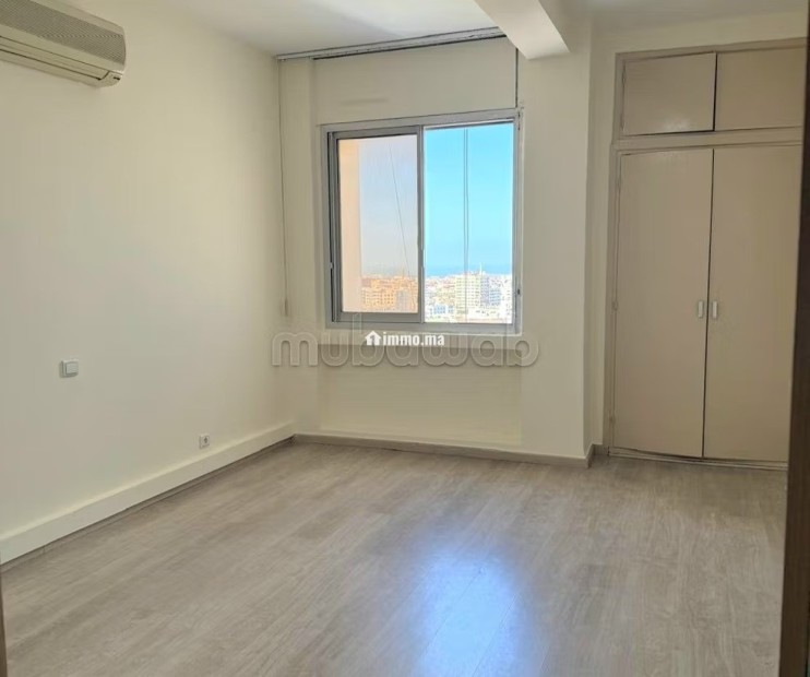 Bel appartement en location à Anfa. Superficie 160 m². Résidence avec concierge, climatisation générale - Location Immobilier - Casablanca - photo 4