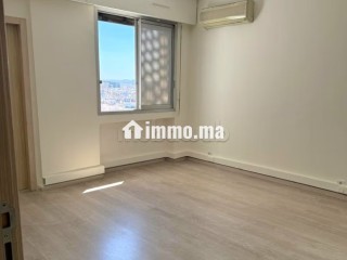 Bel appartement en location à Anfa. Superficie 160 m². Résidence avec concierge, climatisation générale - Appartement à louer - Casablanca
